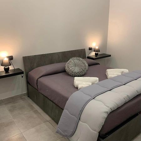 Miris Apartment Fast Comfortable Naples Airport Capodichino 25 Minutes Walk Self Check-In Zewnętrze zdjęcie