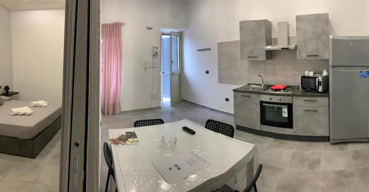 Miris Apartment Fast Comfortable Naples Airport Capodichino 25 Minutes Walk Self Check-In Zewnętrze zdjęcie