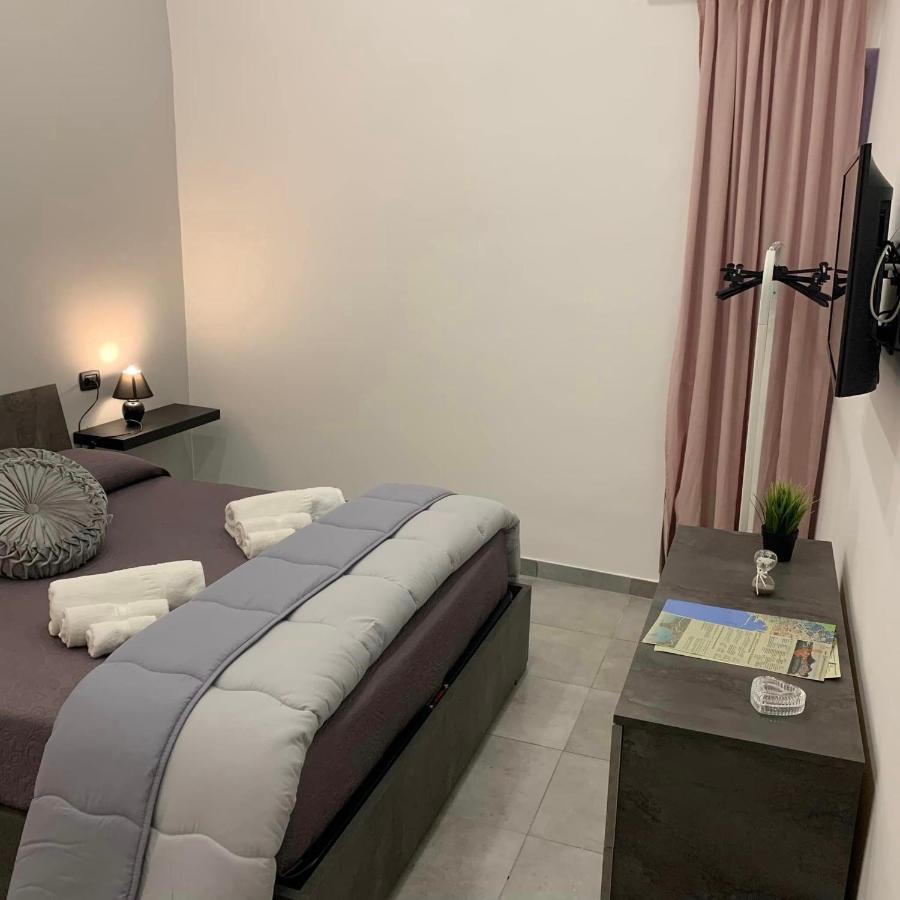 Miris Apartment Fast Comfortable Naples Airport Capodichino 25 Minutes Walk Self Check-In Zewnętrze zdjęcie